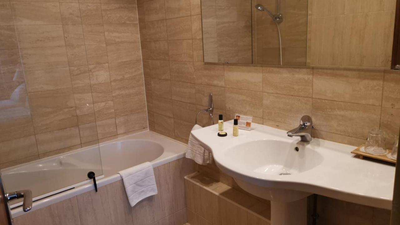 Le Grand Monarque Hotel Melun Buitenkant foto
