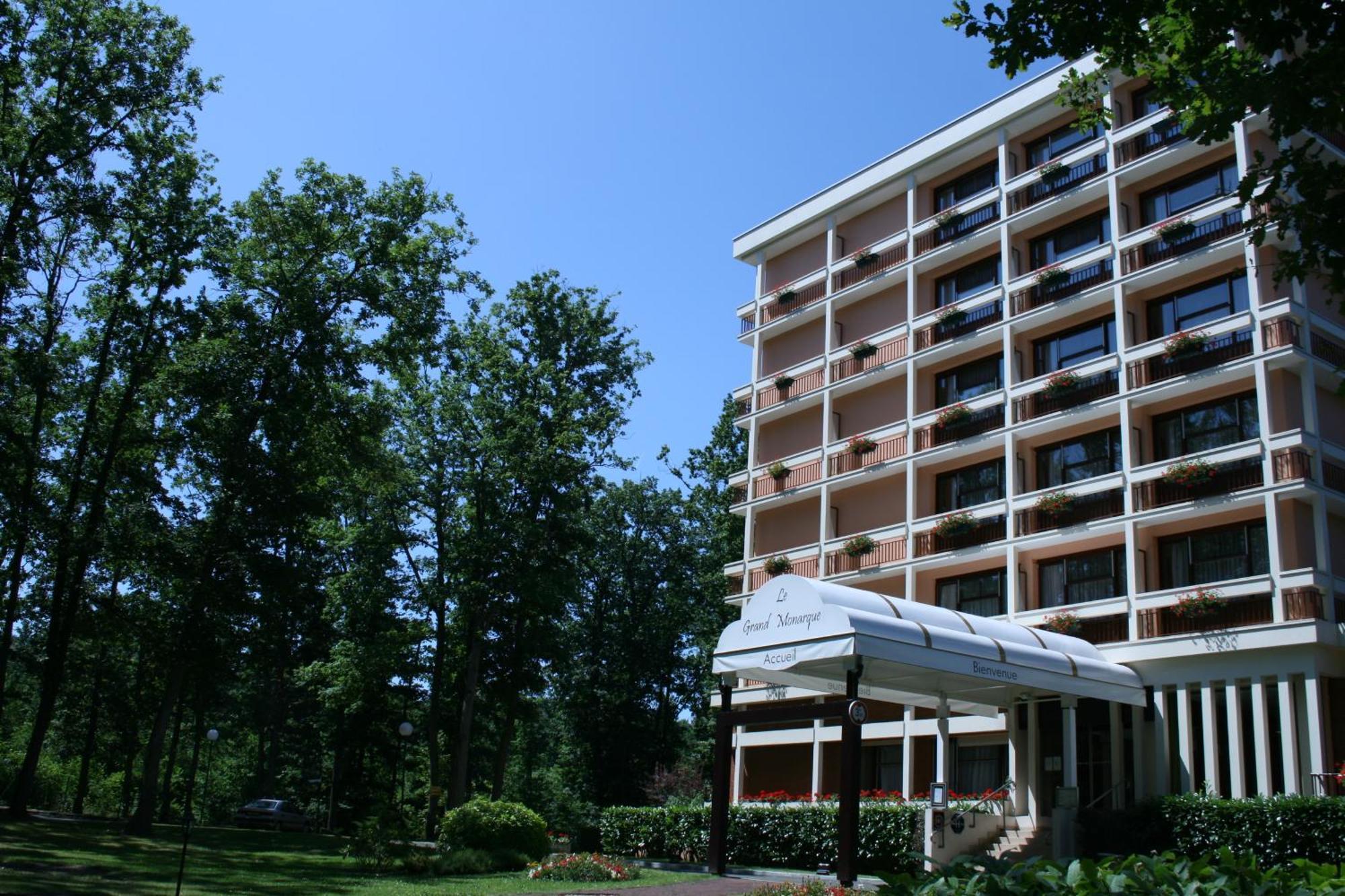 Le Grand Monarque Hotel Melun Buitenkant foto