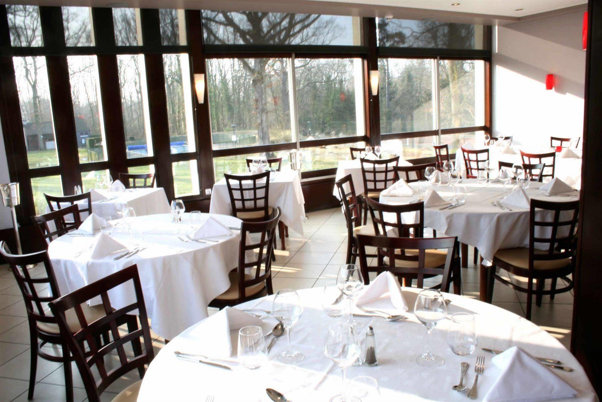 Le Grand Monarque Hotel Melun Buitenkant foto