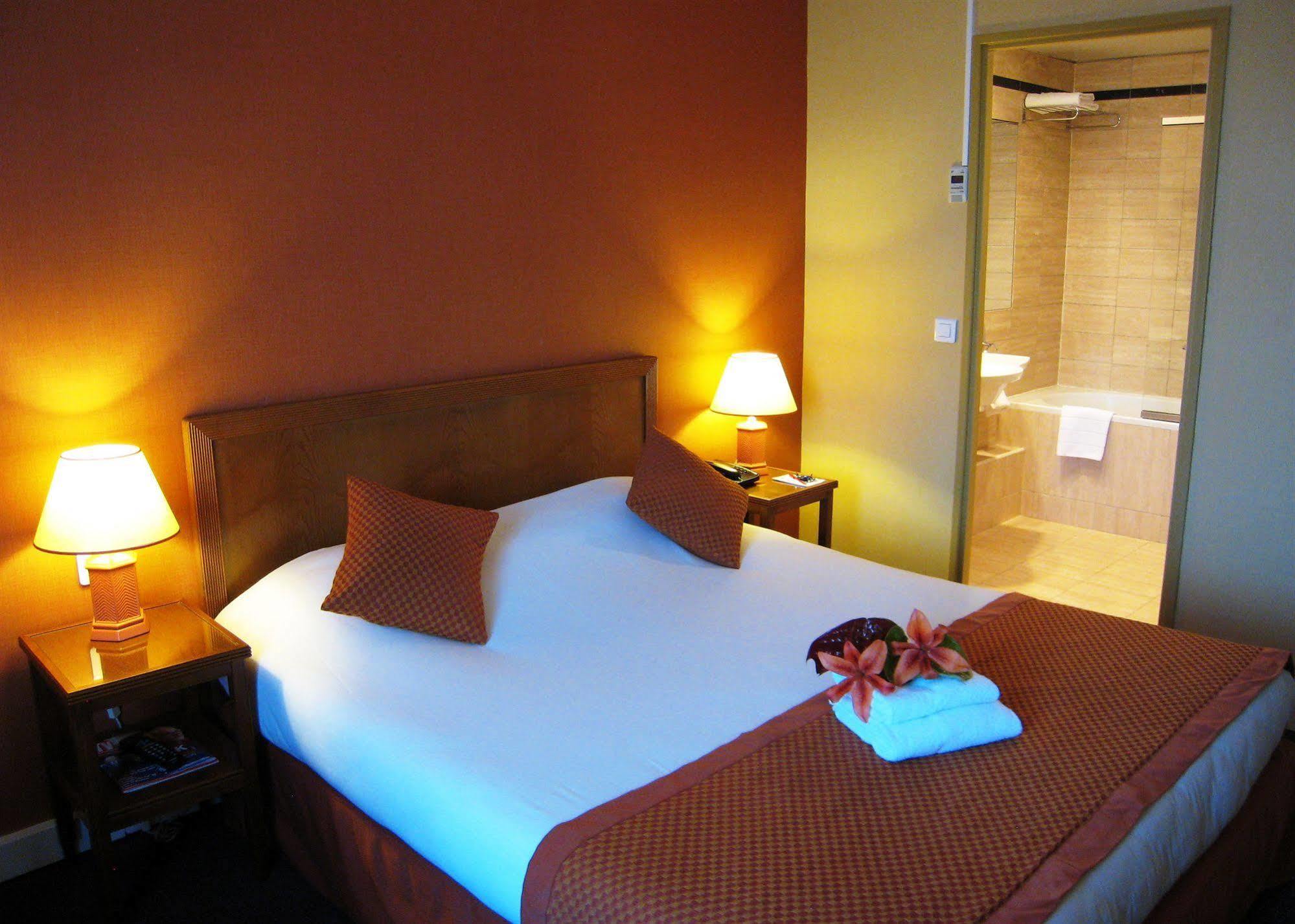 Le Grand Monarque Hotel Melun Buitenkant foto