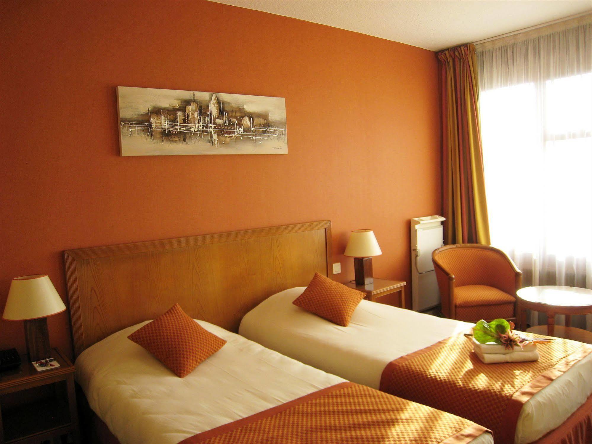 Le Grand Monarque Hotel Melun Buitenkant foto